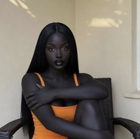 Meski hingga kini belum ada konfirmasi resmi apakah Nia Noir benar-benar AI atau manusia sungguhan, banyak penonton mengaku sudah yakin bahwa sosok tersebut hanyalah hasil rekayasa teknologi. Foto: dok. Instagram @niabasic