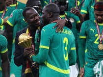 Senegal Pamer Trofi Piala Afrika 2026 yang Dicabut CAF