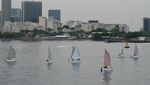 Perahu Layar Bermotif Seni Daniel Buren Warnai Regatta di Teluk Guanabara