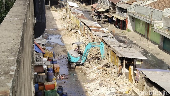 100 Lapak PKL Ilegal di Pasar Ciroyom Dibongkar Perumda
