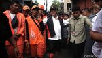 Potret Wagub Rano Karno Tinjau Banjir di Jakbar