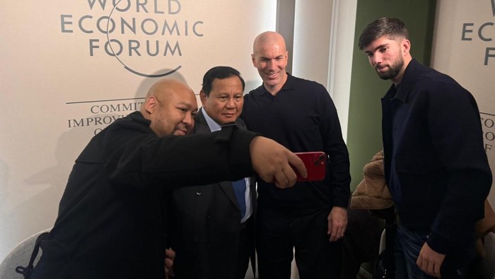 Momen Hangat Prabowo-Didit Foto Bareng Zidane dan Anaknya di Davos