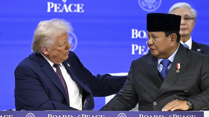 US President Donald Trump (L) shakes hands with Indonesias President Prabowo Subianto at the Board of Peace meeting during the World Economic Forum (WEF) annual meeting in Davos on January 22, 2026. US President Donald Trump will show off his new 