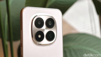 Mengusung kamera 200 MP disandingkan dengan kamera 8 MP ultra wide. Sementara di bagian depan terdapat kamera 20 MP. Foto: Adi Fida Rahman/detikINET