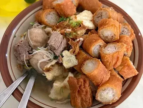 Rekomendasi soto mie Slurrp! 5 Soto Mie Enak Mulai Rp 20 Ribuan buat Hangatkan Badan