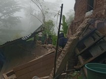 Ibu dan 3 Anaknya Jadi Korban Longsor, 2 Orang Masih Tertimbun
