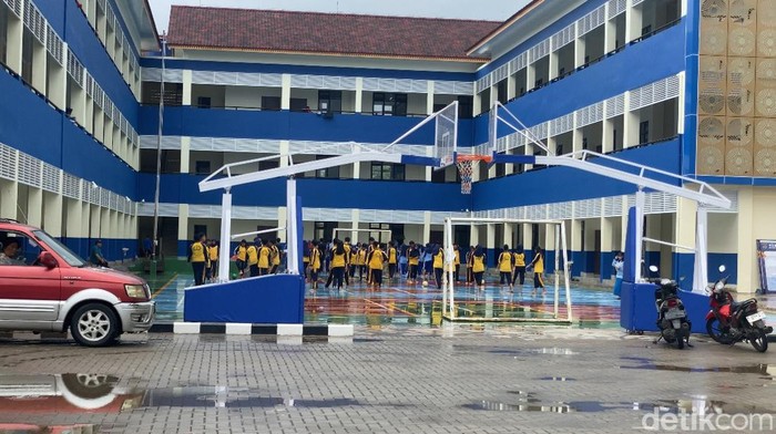 Heboh SMPN di Depok Renovasi Rp 28 M tapi 17 Kelas Tak Ada Meja-Kursi