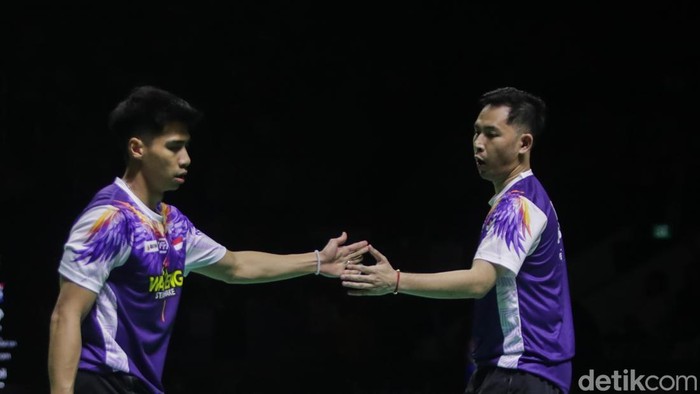 Sabar Karyaman Gutama/Moh Reza Pahlevi Isfahani beraksi saat menghadapi pasangan Malaysia Man Wei Chong/Kai Wun Tee pada perempatfinal Indonesia Masters 2026 di Istora Senayan, Jakarta, Jumat (23/1/2026).