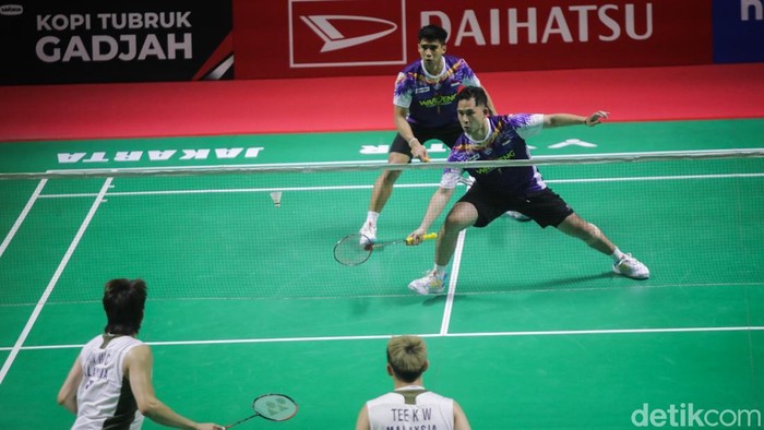 Sabar Karyaman Gutama/Moh Reza Pahlevi Isfahani beraksi saat menghadapi pasangan Malaysia Man Wei Chong/Kai Wun Tee pada perempatfinal Indonesia Masters 2026 di Istora Senayan, Jakarta, Jumat (23/1/2026).
