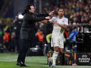 Panas! Emery Bertengkar dengan Tielemans di Pinggir Lapangan