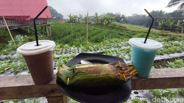 Suasana Saung Lumbung Kuningan Suasana Saung Lumbung Kuningan