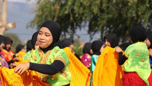 Tari kolosal Katente dan Saremba Tembe Nggoli, Bima, NTB. (Dok. Pemprov NTB)