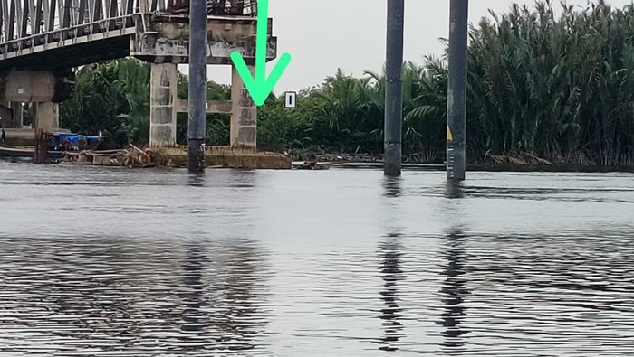 Tiang pancang Jembatan P6 Lalan di Muba roboh.