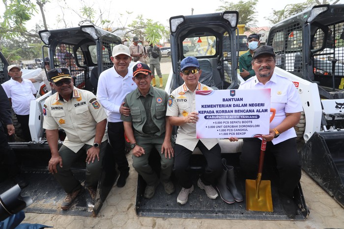 Tito Salurkan Bantuan Terpadu untuk Pemulihan Aceh Tamiang