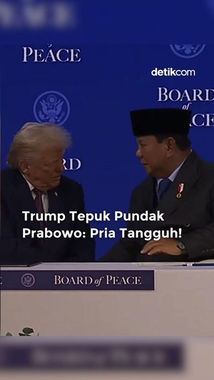 Video Trump Tepuk Pundak Prabowo: Pria Tangguh!