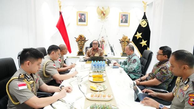 Wakapolri Komjen Dedi Prasetyo menyampaikan pesan strategis pemberantasan TPPA-PPO kepada lima calon Atase Polri dan staf teknis Polri