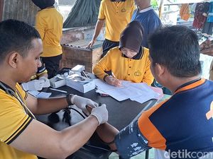 Warga Kampung Bugis Mataram Korban Banjir Rob Mulai Ngeluh Gatal-gatal