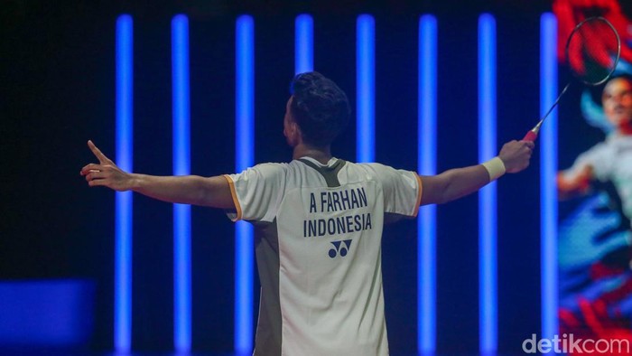 Pertandingan berlangsung di Istora Senayan, Jakarta, Sabtu (24/1/2026). Sejak awal gim pertama, Alwi langsung menunjukkan permainan dominan.