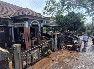Banjir Bandang Terjang Desa Sangkanayu, 6 Rumah Rusak-2 Jembatan Putus