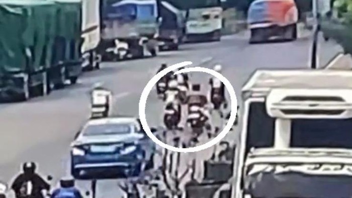 Terekam CCTV Mahasiswi di Gresik Jadi Korban Begal Payudara