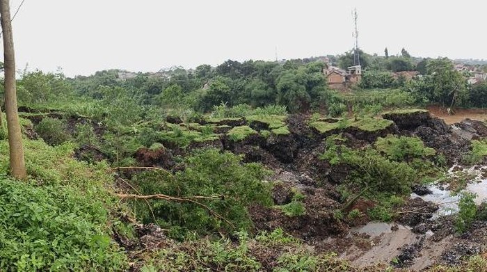 Hujan Deras, Bekas TPA Pondok Rajeg di Bogor Longsor 200 Meter
