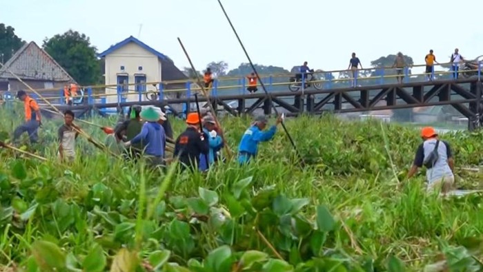 Pantau Sungai Komering, BPBD OKI Banyak Temukan Sampah