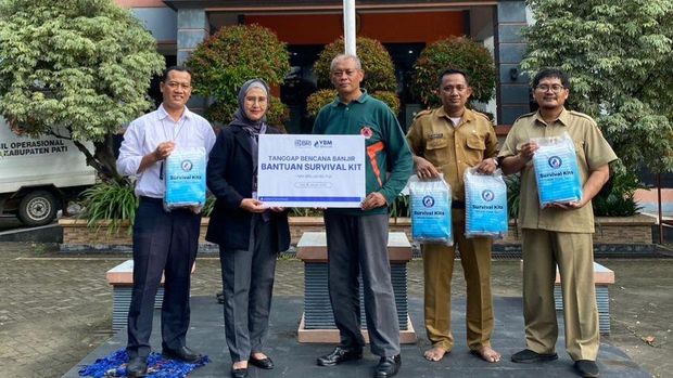 BRI Cabang Pati memberikan bantuan di kantor BPBD Pati untuk dibagikan kepada korban kebanjiran, Sabtu (24/1/2026).