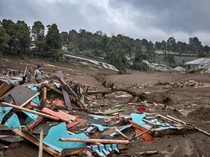 2 Polisi Tertabrak Truk Saat Tangani Bencana, Kapolri Beri Kenaikan Pangkat