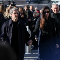Valentino beberapa kali merancang gaun untuk momen penting Anne setelah keduanya pertama kali bertemu di lokasi syuting The Devil Wears Prada’ pada pertengahan 2000-an. Selain untuk pernikahannya, tapi juga karpet merah perhelatan besar seperti Oscars dan MET Gala. (Foto: REUTERS/Yara Nardi)