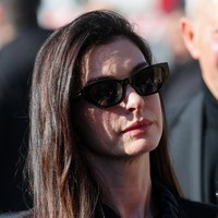Selain Anne, turut hadir pula aktris Inggris Elizabeth Hurley dan putranya, Damian Hurley.Dari industri fashion, sejumlah desainer dan model ternama juga bermunculan. Ada Tom Ford, Donatella Versace, Claudia Schiffer, dan Natalia Vodianova. (Foto: REUTERS/Yara Nardi)