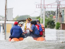 Andra Soni Tinjau Banjir di Tangerang, Pastikan Pengungsi Tertangani