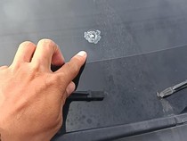 Kerikil Beterbangan di Tol Bitung hingga Bikin Kaca Mobil Retak