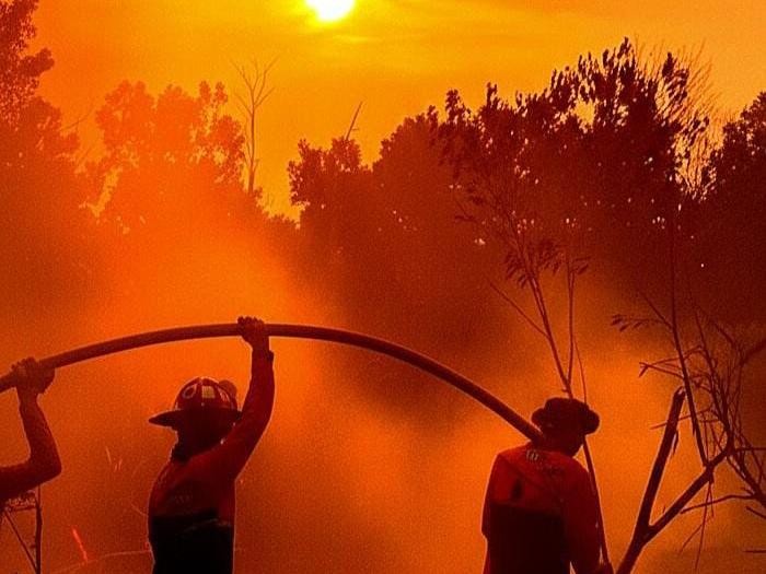 Karhutla nyaris merambat ke kompleks perumahan di Kubu Raya. (dok Istimewa)