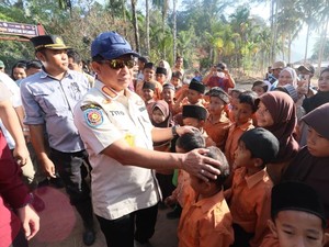 Tinjau SD di Tapteng, Tito Pastikan Kebut Pemulihan Sekolah Pascabencana