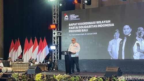 Ketua Harian DPP PSI, Ahmad Ali, saat memberi sambutan dalam Rapat Koordinasi Wilayah (Rakorwil) PSI Bali di The Trans Resort, Badung, Bali, Sabtu (24/1/2026). (Foto: Rizki Setyo/detikBali)