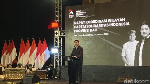 Ketua Umum PSI Kaesang Pangarep saat memberi sambutan dalam Rapat Koordinasi Wilayah (Rakorwil) di The Trans Resort, Badung, Bali, Sabtu (24/1/2026). (Foto: Rizki Setyo/detikBali)