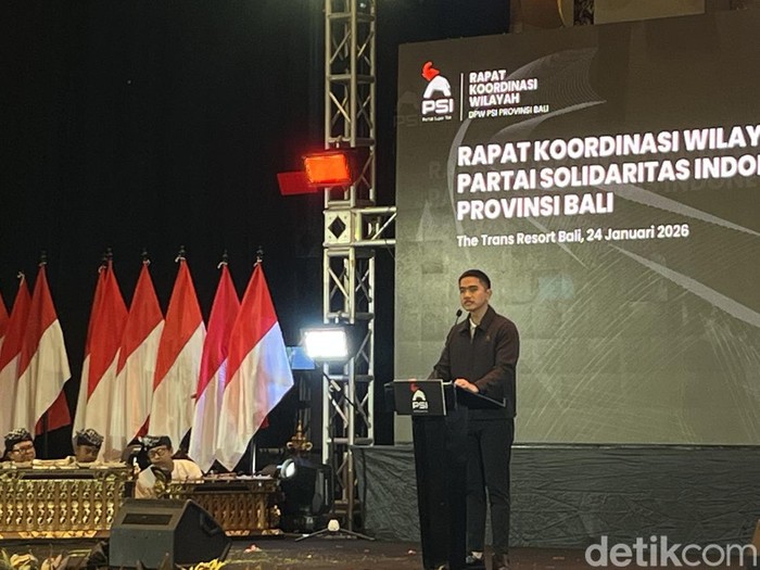 Ketua Umum PSI Kaesang Pangarep saat memberi sambutan dalam Rapat Koordinasi Wilayah (Rakorwil) di The Trans Resort, Badung, Bali, Sabtu (24/1/2026). (Foto: Rizki Setyo/detikBali)