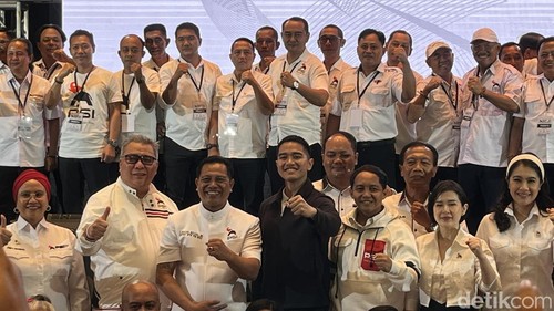 Ketum PSI Kaesang Pangarep saat melantik pengurus PSI se-Bali di The Trans Resort, Badung, Bali, Sabtu (24/1/2026). Foto: Rizki Setyo/detikBali)