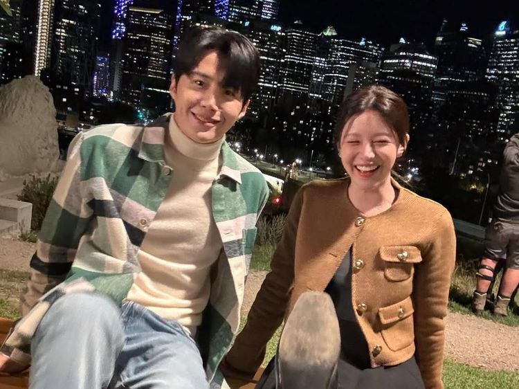 Kim Seon Ho & Go Youn Jung Pamer Momen di Balik Layar, Bikin Fans Gamon