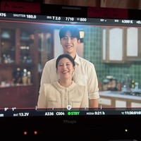 Kim Seon Ho dan Go Youn Jung saling membagikan foto kebersamaan di lokasi syuting, yang cukup lama disimpan sebelum Can This Love Be Translated tayang. Foto: Instagram