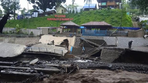 Kondisi kawasan guci setelah dihantam banjir bandang. (Dok. Detikcom/Imam Suripto)