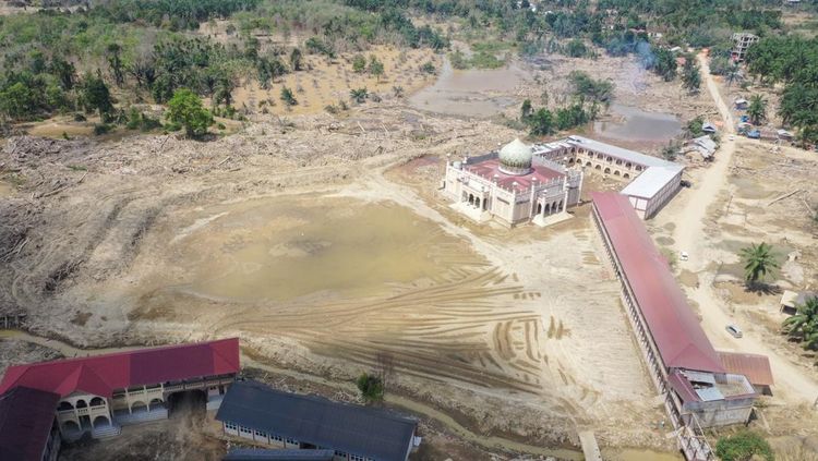 Pondok Pesantren Darul Mukhlishin di Aceh Tamiang Kini Bersih dari Tumpukan Kayu Pascabanjir