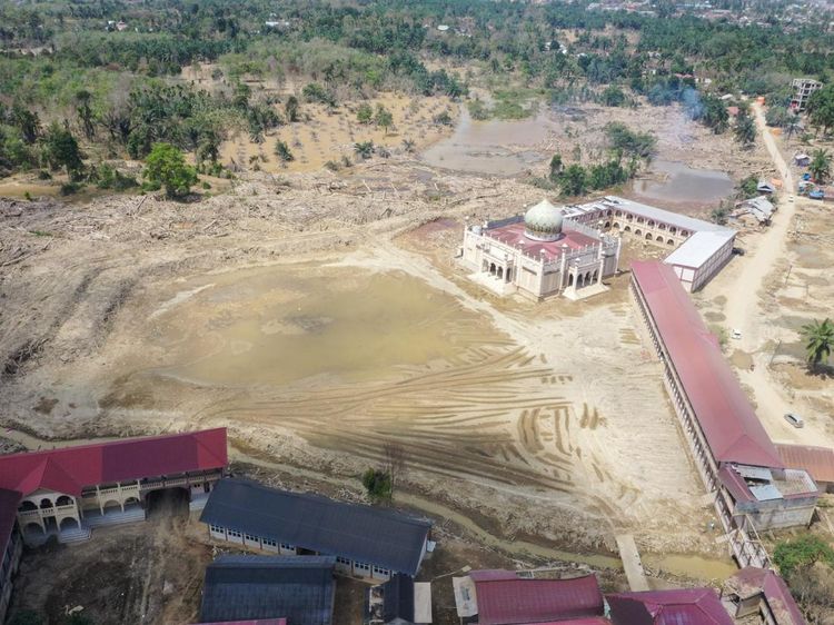Pondok Pesantren Darul Mukhlishin di Aceh Tamiang Kini Bersih dari Tumpukan Kayu Pascabanjir