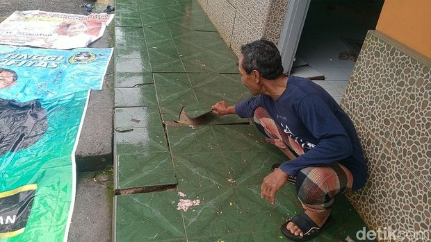 Kondisi rumah warga terdampak tanah gerak di Pekalongan.