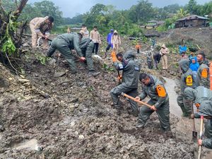Longsor Manggarai Timur Timbun 60 Hektare Sawah hingga Empat Kerbau