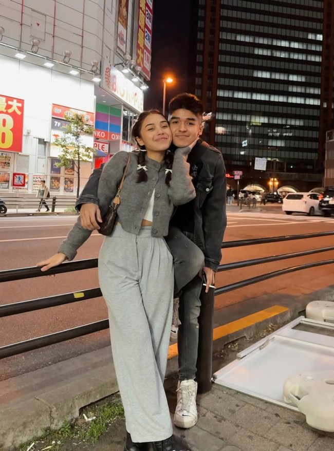 Fotonya saat berpose bersama sang adik, Shaquille Sultan Pahlevi. Kini momen manis kebersamaan keduanya tinggal kenangan. Foto: Instagram/@lulalahfah