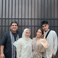 Lula ditemukan meninggal dunia di apartemennya di Dharmawangsa, Jakarta Selatan, pada Jumat (23/1/26). Saat ditemukan jenazahnya sudah kaku dan langsung dibawa ke RS Fatmawati. Penyebab kematian kekasih Reza Arap itu hingga kini masih dalam penyelidikan polisi. Foto: Instagram/@lulalahfah