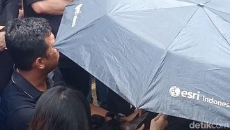 Reza Arap Menangis Histeris: Kenapa Semua Orang Ninggalin Gue?