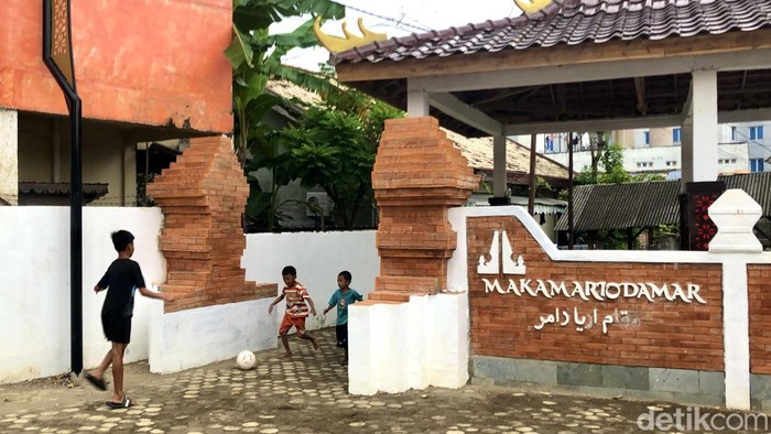 Makam Ario Damar Palembang