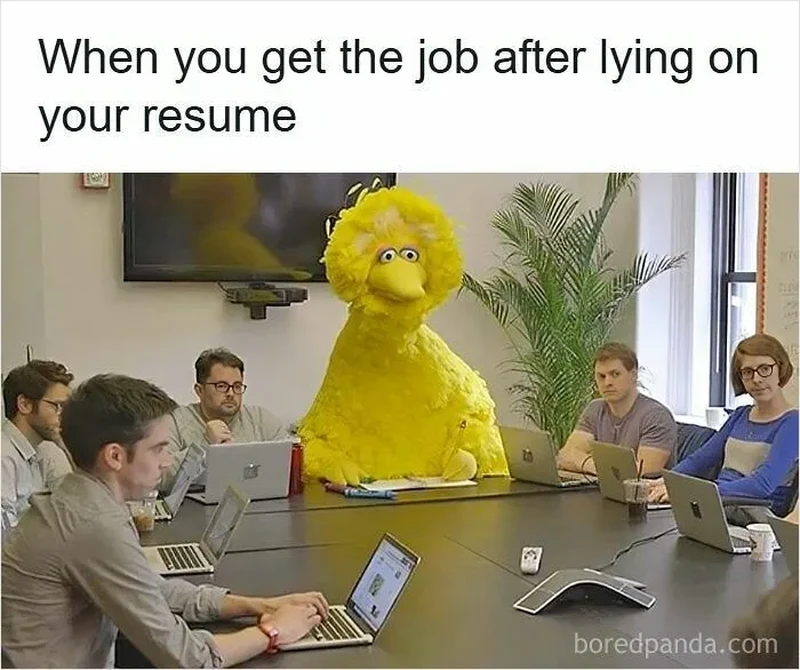 Resume adalah kunci gerbang untuk mendapatkan pekerjaan impianmu. Makanya nggak heran kalau banyak orang membuatnya agak 'lebay' biar keterima kerja.